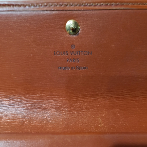 Louis Vuitton Epi Leather Porte Tresor - Picture 4 of 12